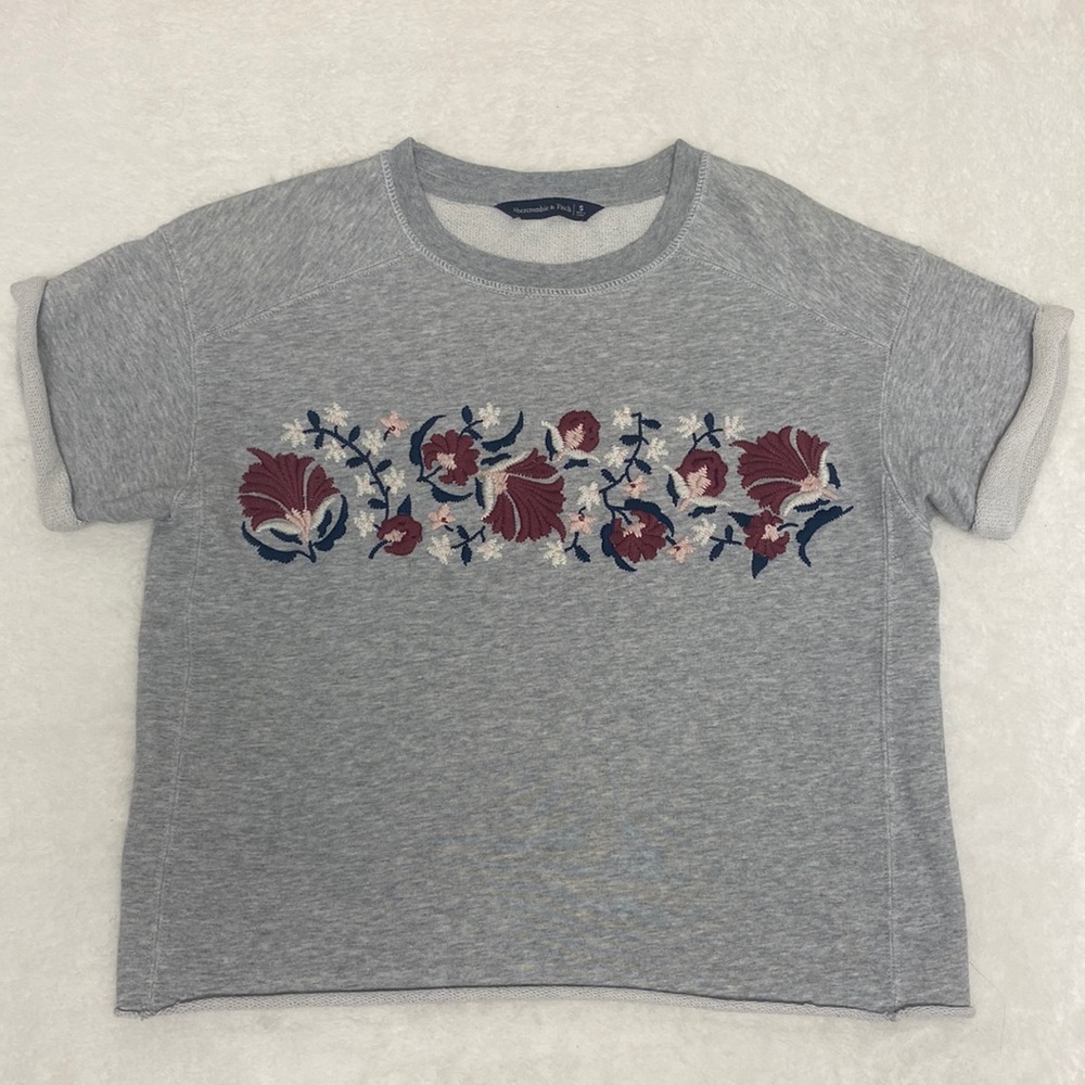 A&F short sleeve gray sweatshirt with embroidered flowers.  Size Small, EUC